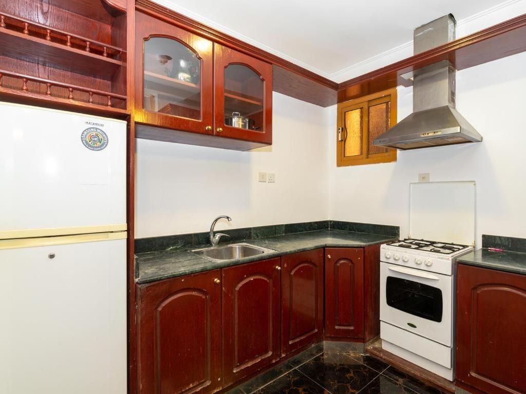 Popular attractions Area Nearby Property